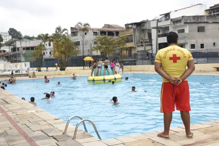 Calorão é um convite para visitar as piscinas do Clube Mané Garrincha