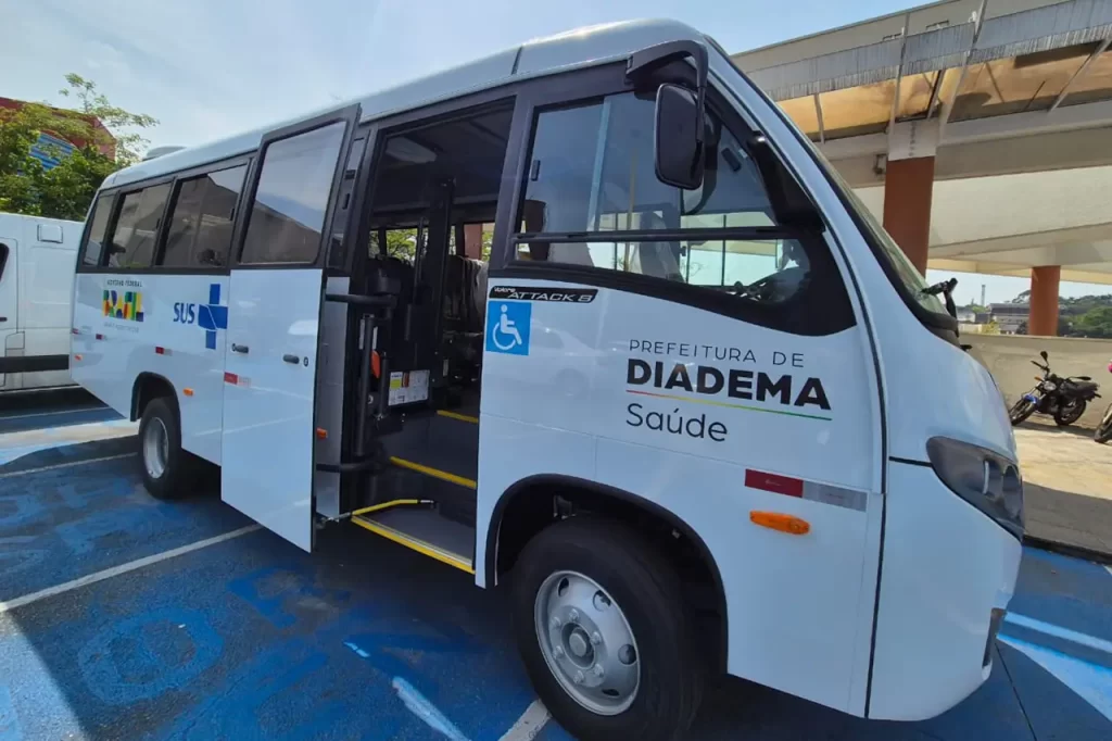 Micro-ônibus vai reforçar transporte de pacientes em Diadema