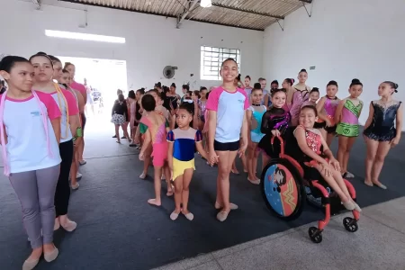 Mostra de Ginástica Rítmica reuniu cerca 60 alunas no Centro de Técnico Treinamento Olaria