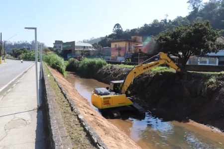 Prefeitura de Ribeirão Pires realiza limpeza de 6 quilômetros de rios em setembro