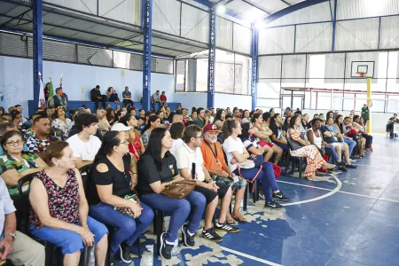 Prefeitura de São Bernardo entrega 155 escrituras a moradores do loteamento Divinéia Pantanal I