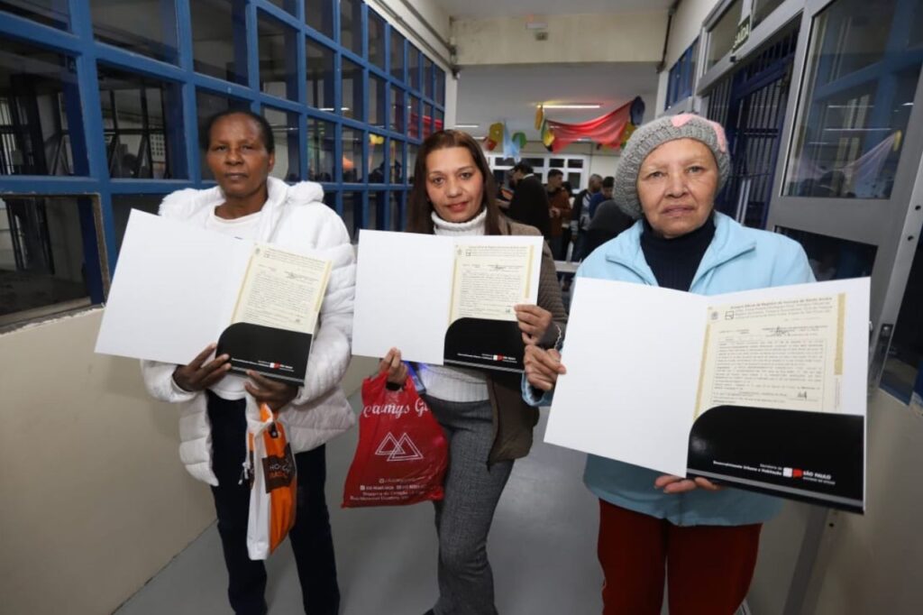 Santo André entrega 240 matrículas para moradores do Núcleo Jardim Primavera 1 Santo André entrega 240 matrículas para moradores do Núcleo Jardim Primavera