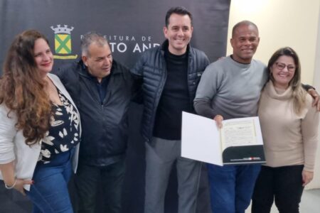 Santo André entrega 240 matrículas para moradores do Núcleo Jardim Primavera