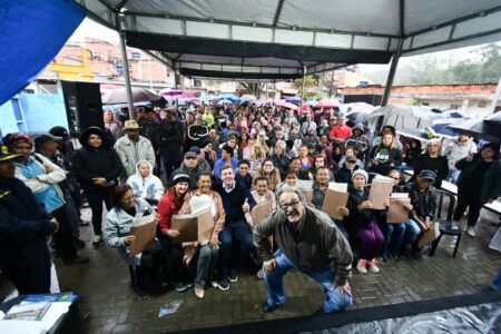 São Bernardo oficializa concessão de 275 escrituras a moradores do Capelinha