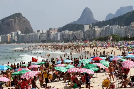 Alta Temporada no Turismo Brasileiro Deve Faturar R$ 157 Bi e Gerar 76 Mil Vagas Temporárias