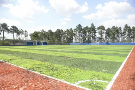 Campo Nova Petrópolis em São Bernardo recebe melhorias, como grama sintética e novas arenas esportivas.