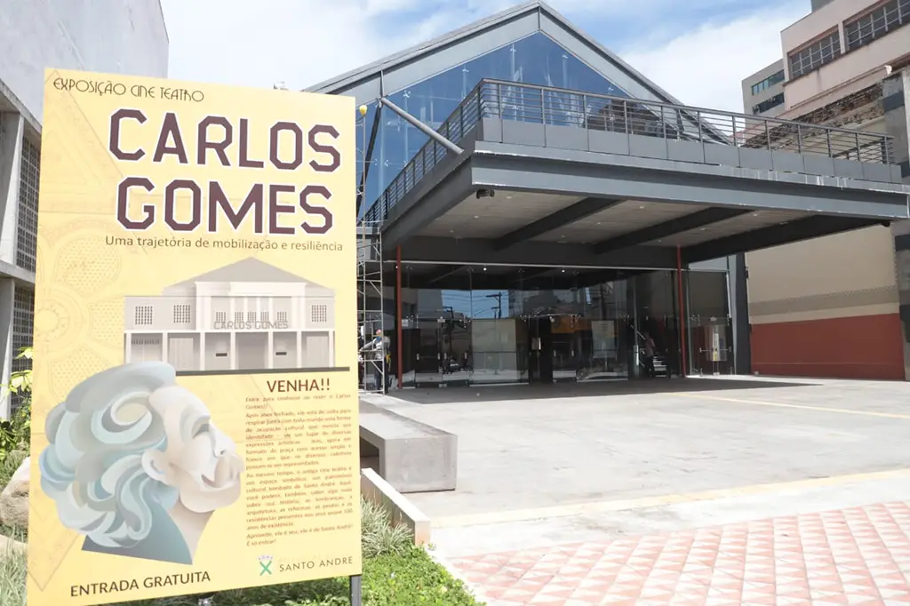 Cine Theatro Carlos Gomes recebe programação especial para celebrar Dia da Consciência Negra 2 Apresentação cultural no Cine Theatro Carlos Gomes durante o Novembro Negro.