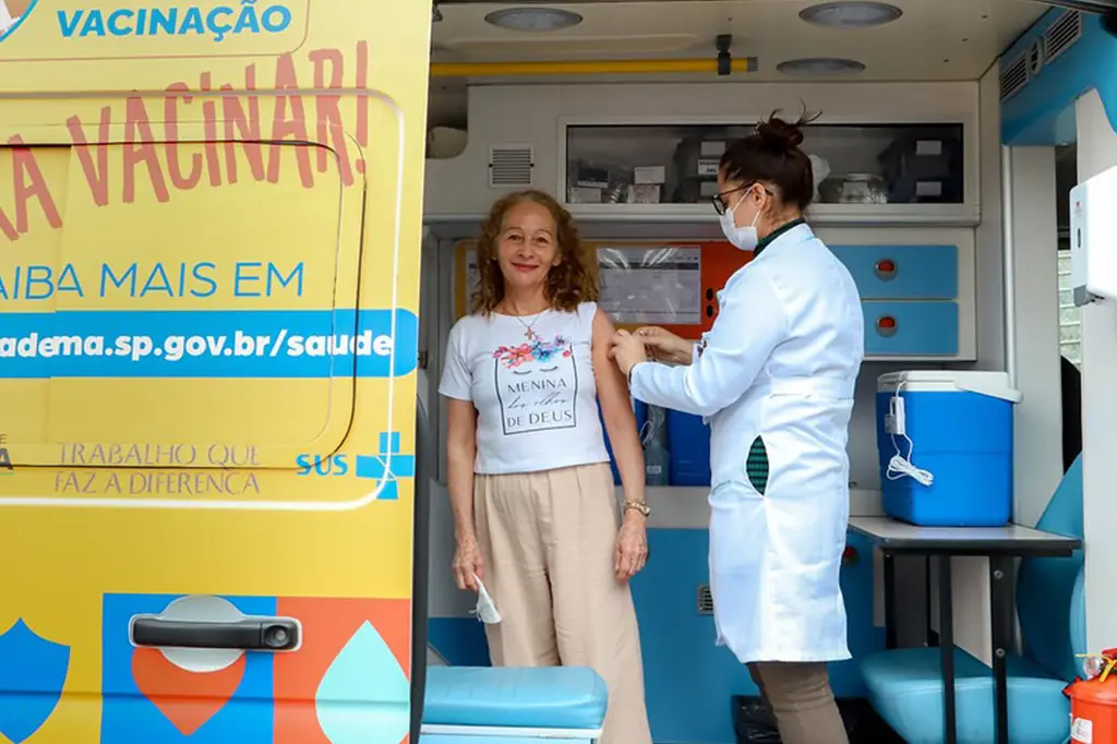 Diadema apresenta experiência do Carro da Vacina em evento nacional do SUS 1 Carro da Vacina de Diadema equipado para ampliar a cobertura vacinal no município