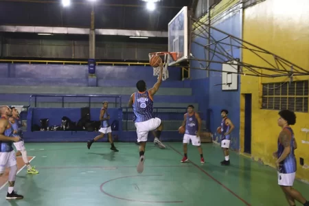 Elton Inácio destaca-se no jogo do Diadema contra Pinda na semifinal do Campeonato Paulista Masculino 2024