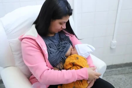 Dentista da rede pública de Diadema durante capacitação sobre aleitamento materno e anquiloglossia.