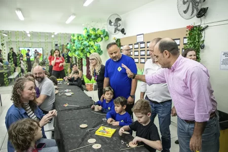 Prefeito de São Caetano visita Mostra Cultural Dombê na EMEF Dom Benedito