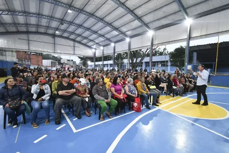 Prefeito Orlando Morando entrega 258 escrituras no Parque dos Químicos, região do Grande Alvarenga