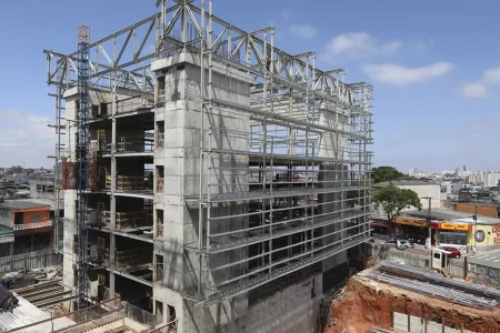 Complexo do CEU de Diadema em construção, com áreas de educação, cultura e lazer.