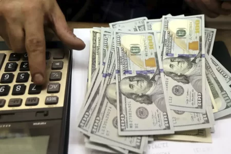 Dólar em queda e alta na Bolsa de Valores no mercado brasileiro