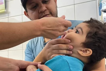 Ribeirão Pires alcança liderança em cobertura vacinal infantil com apoio do Previne Brasil.