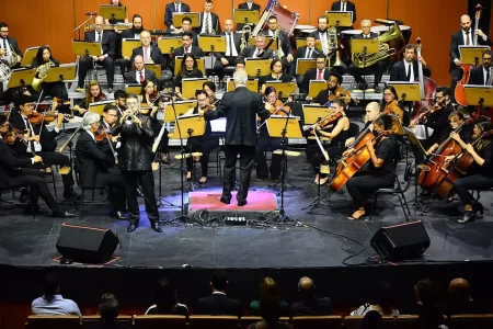 Orquestra Sinfônica de Santo André em apresentação no Teatro Municipal Maestro Flavio Florence.