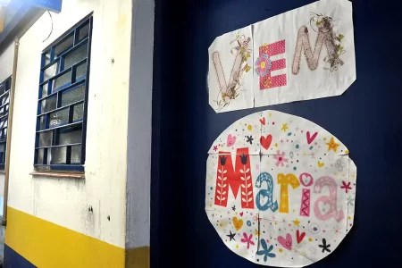 Auditório preparado para seminário sobre empoderamento feminino e combate à violência em Santo André.