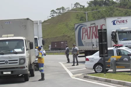 Equipe da CCR Rodoanel e SPMAR realiza ação de conscientização no SAU do Rodoanel Mário Covas.