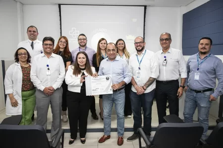 Equipe do Complexo Hospitalar de Clínicas de São Caetano celebrando a acreditação ONA nível 2.