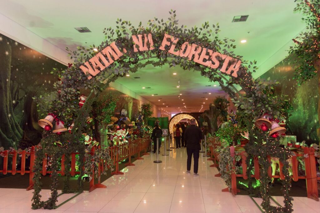 Floresta Encantada: Atrium Shopping apresenta decoração natalina repleta de magia e tradição com Vila de Natal, Árvore dos Desejos e Oficinas