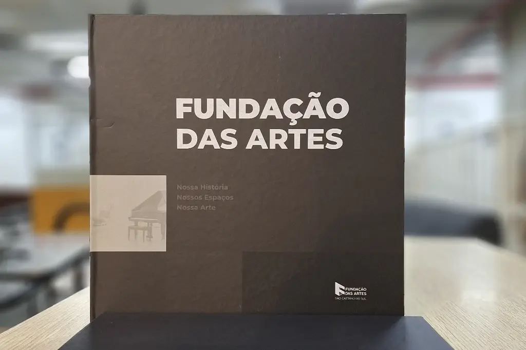 Capa do livro "Nossa História, Nossos Espaços, Nossa Arte", lançado pela Fundação das Artes de São Caetano.