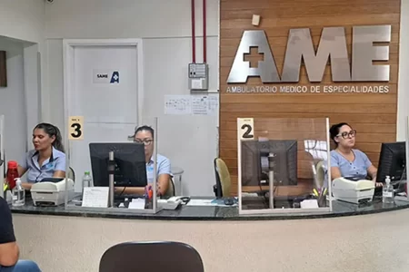 Entrada do AME Araçatuba, unidade gerida pela Fundação do ABC, referência em saúde pública.