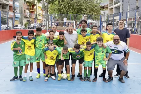 Prefeito Marcelo Oliveira inaugura quadras esportivas revitalizadas na Praça Avelina Silva Alves em Mauá.