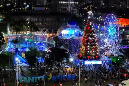 Encerramento do Natal Solidário de Santo André com multidão no Paço Encantado.