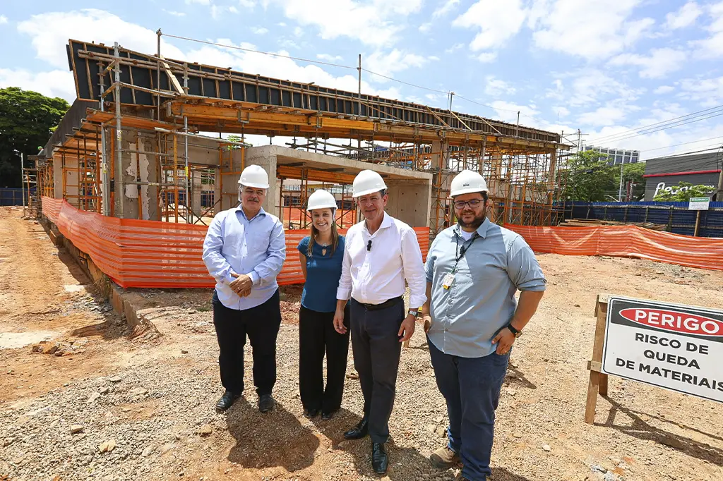 Prefeito Orlando Morando em vistoria às obras do primeiro Sesc de São Bernardo do Campo.