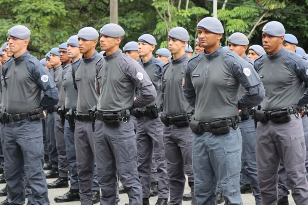 Soldados em formação durante a cerimônia de formatura na Escola Superior de Soldados, em São Paulo.