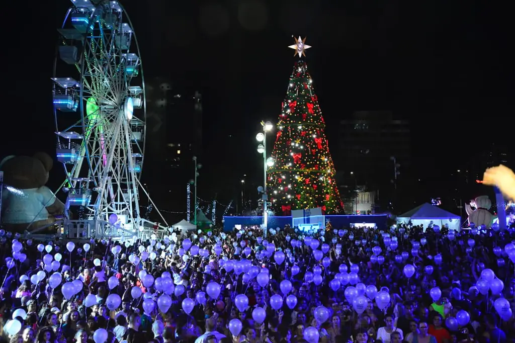 Papai Noel inaugura Paço Encantado em Santo André 2 Chegada do Papai Noel ao Paço Encantado em Santo André, com iluminação natalina e grande público presente.