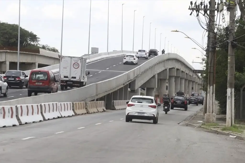 Viaduto do Complexo Santa Teresinha, em Santo André, liberado no sentido Mauá.