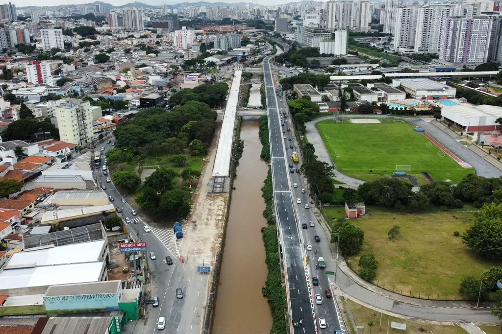 Primeiro viaduto do Complexo Santa Teresinha é liberado em Santo André 2 Viaduto do Complexo Santa Teresinha, em Santo André, liberado no sentido Mauá.