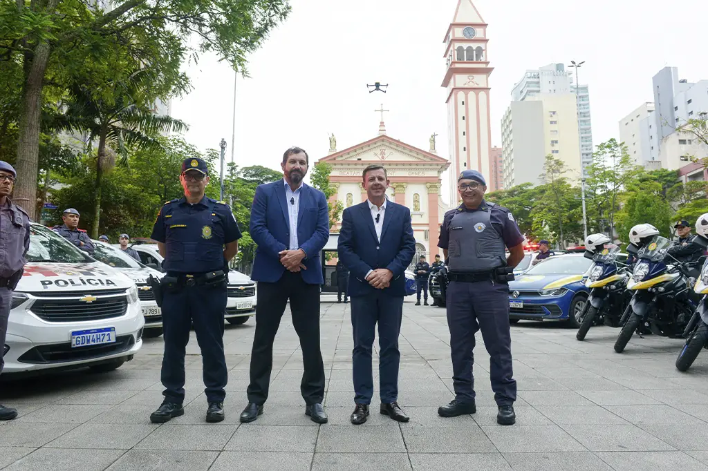 Prefeito Orlando Morando durante o lançamento da Patrulha de Natal 2024 em São Bernardo.