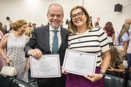 Tite Campanella e Regina Maura durante cerimônia de diplomação em São Caetano do Sul.