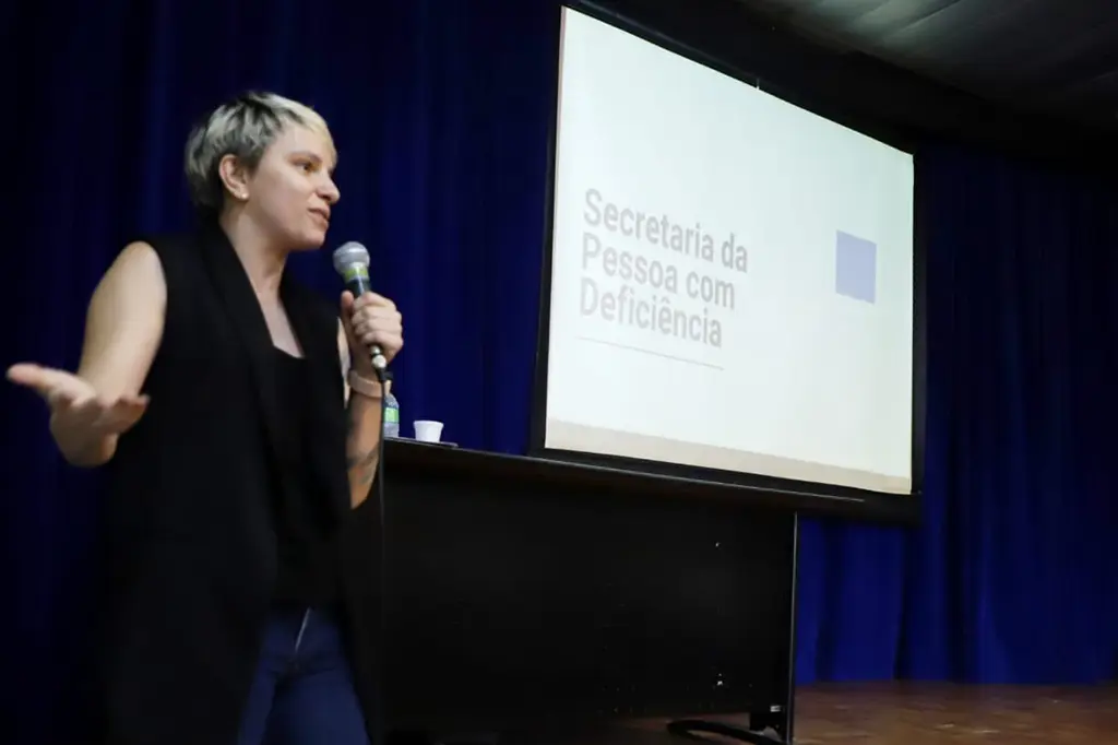 Virada Inclusiva termina com 1,3 mil pessoas beneficiadas em Santo André 2 Participantes da Virada Inclusiva 2024 em Santo André em atividade recreativa com acessibilidade.