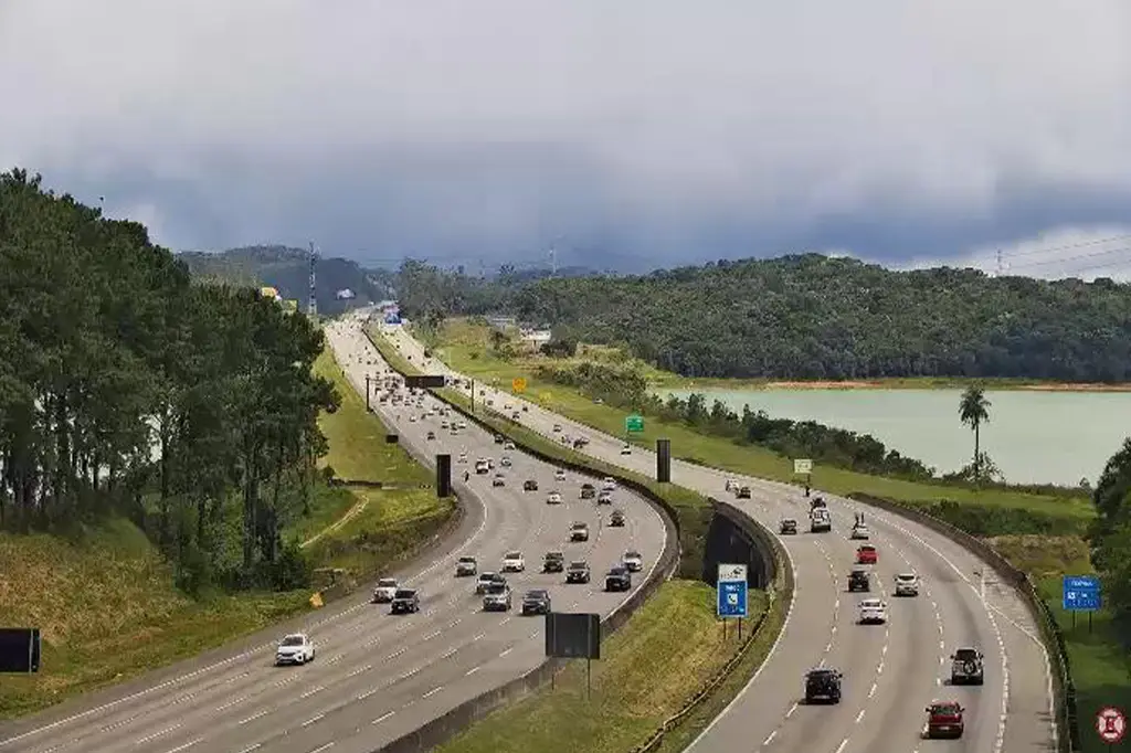 Congestionamento atinge Sistema Anchieta-Imigrantes em ambos os sentidos