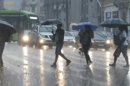 Defesa Civil de SP prevê fortes chuvas até terça-feira em todo estado