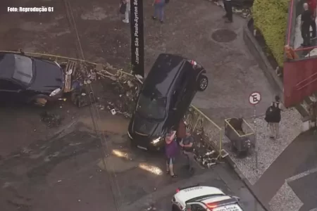 Estação Jardim São Paulo-Ayrton Senna é alagada após fortes chuvas na capital paulista