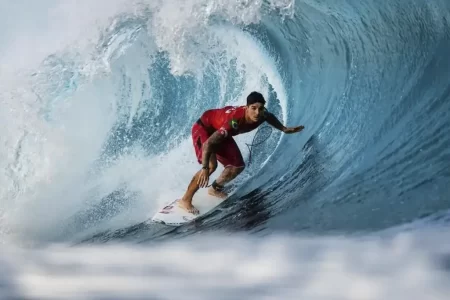 Gabriel Medina está fora da WSL 2025 após cirurgia no ombro