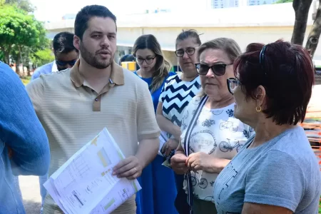 Gilvan visita espaço que receberá obras do Parque Santa Teresinha