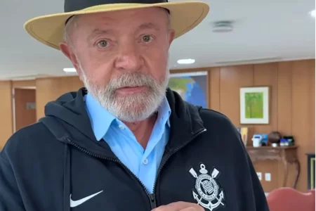 Lula contribui com vaquinha do Corinthians e garante Pix não será taxado