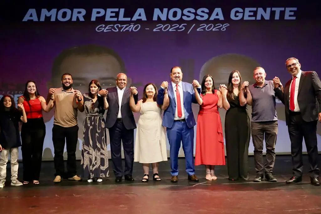 Marcelo Oliveira inicia novo mandato, em Mauá, com discurso de cuidado e realizações 1 Cerimônia de posse de Marcelo Oliveira e Juiz João na Câmara Municipal de Mauá.
