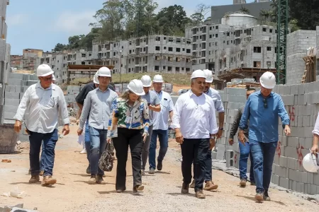 Prefeito Marcelo Lima vistoria obras habitacionais que transformarão a Vila Areião