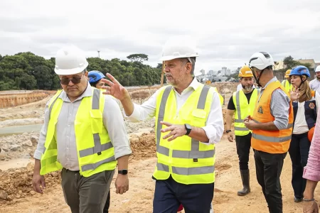 Prefeito Tite Campanella acompanha avanço das obras do Piscinão Jaboticabal