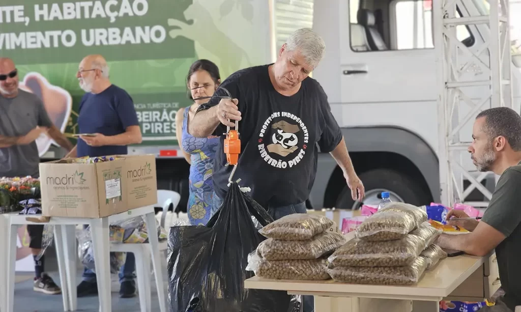 Projeto Tigela Cheia inicia atividades de 2025 com reciclagem, adoção e vacinação de pets em Ribeirão Pires