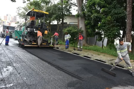 Rua Nova avança no recapeamento de Santo André com meta de 200 km até 2028