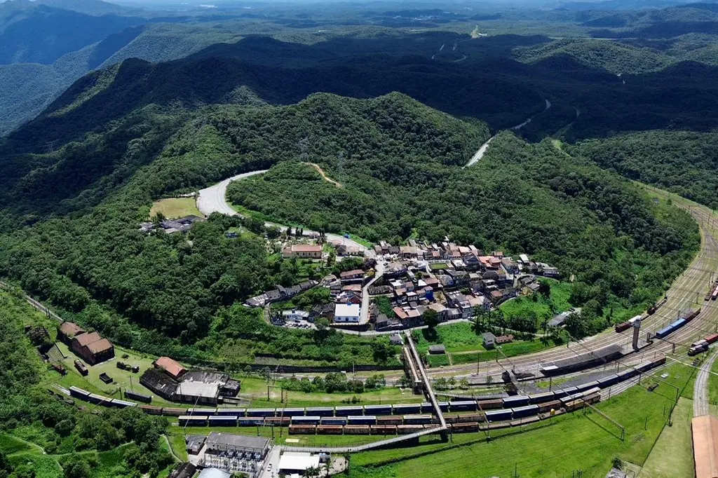 Santo André e Governo do Estado entregam obras de recuperação da Trilha da Pedra Lisa, em Paranapiacaba