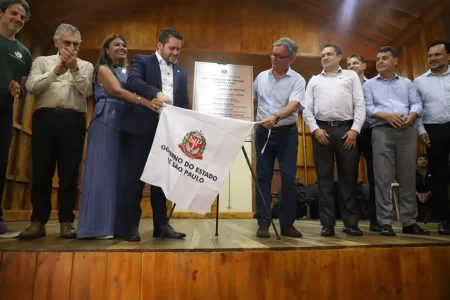 Santo André e Governo do Estado entregam obras de recuperação da Trilha da Pedra Lisa, em Paranapiacaba