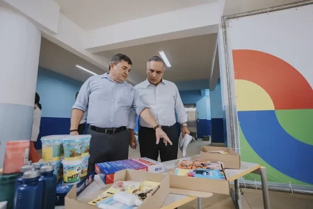 São Bernardo inicia distribuição de kits de materiais às unidades escolares da rede